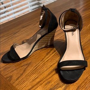 Nikola Black Wedges